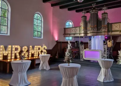Bruiloft DJ boeken met een hoge waardering van 9,9 3 Bruiloft DJ show opstelling in de Amshoff in Groningen