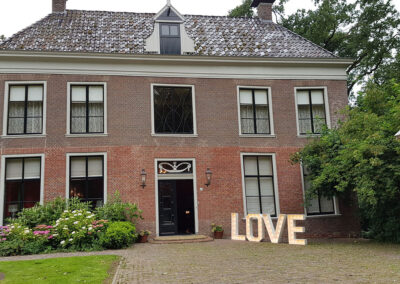 Love letters zijn 1 meter hoog en hebben 53 lampjes.