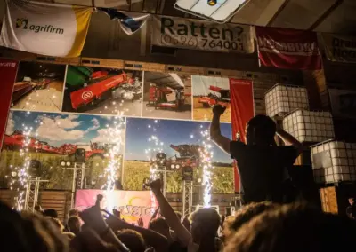 Boek de Blender DJ Show voor een uur lang gekkenhuis! 8 Schuurfeest DJ