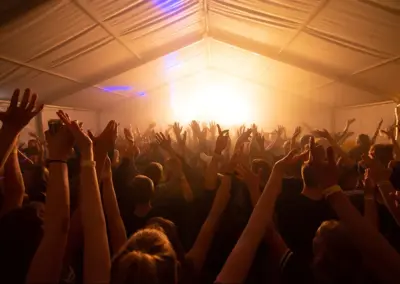 DJ boeken voor dorpsfeest of feestweek? 1 Boek een feest dj show voor op jouw dorpsfeest of feestweek