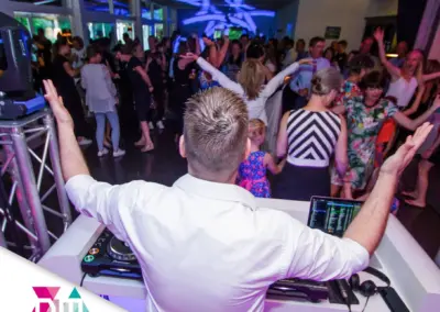 Boek DJ Martijn voor je bedrijfsfeest in regio Groningen of Friesland, we zorgen voor een onvergetelijke feestavond.