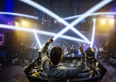 Boek een schuurfeest dj show voor een onvergetelijk feest 1 Schuufeest DJ show met professionele DJ