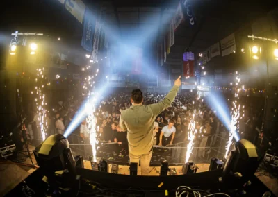 Boek een schuurfeest dj show voor een onvergetelijk feest 2 Een schuur feest met een DJ van DM Music