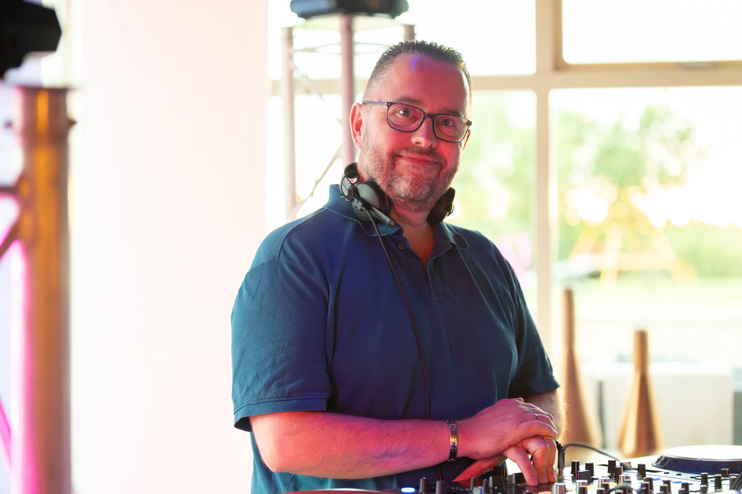 Mark Nauta achter zijn set